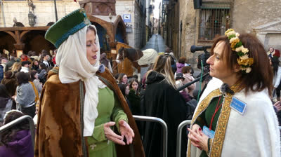 ENTREVISTA ALCALDESA EMMA BUJ EN LAS BODAS DE ISABEL